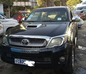 Toyota Hilux 2010 Black