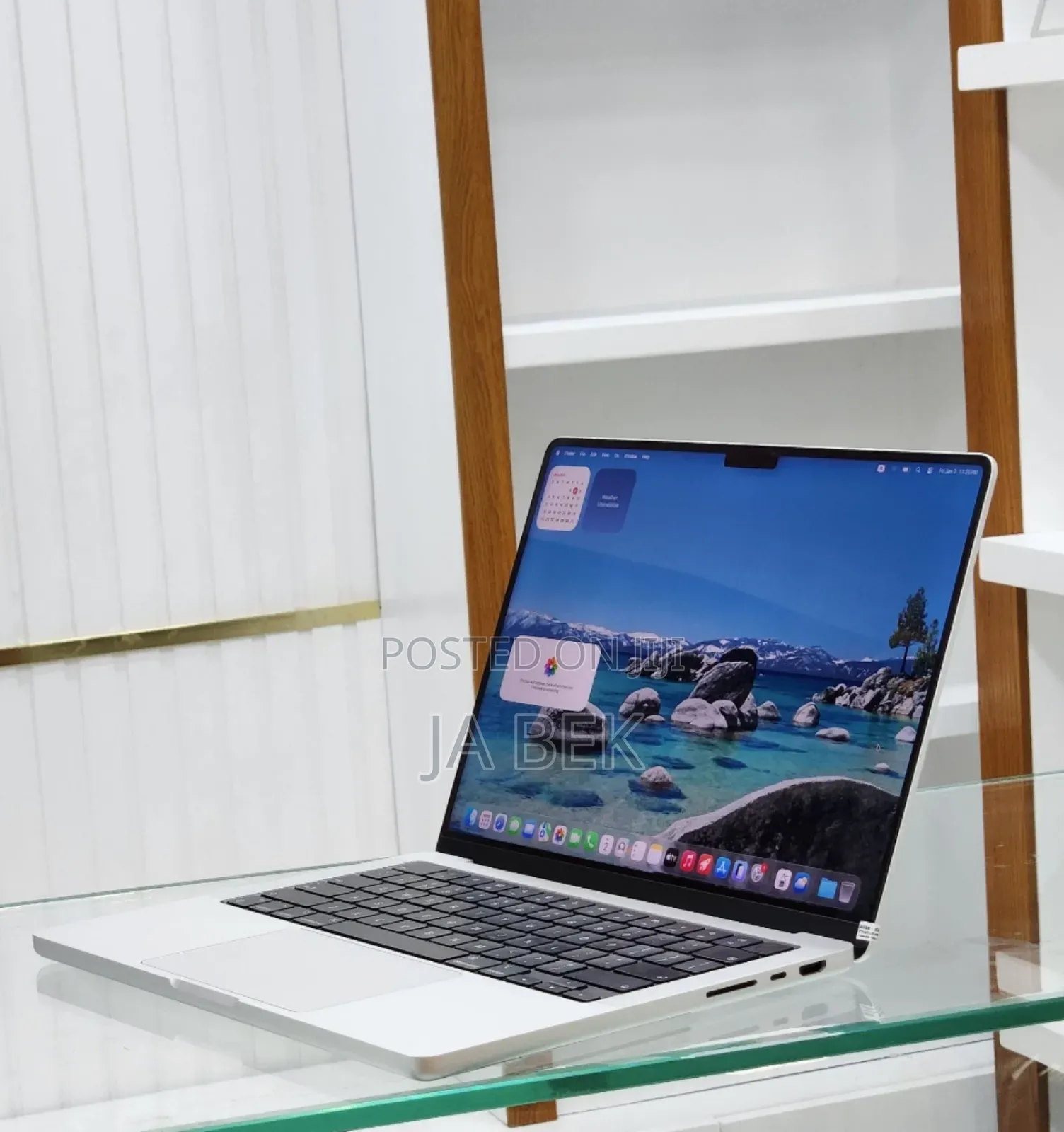 New Apple MacBook Pro 2023 M3 14-Inch 18GB Apple M3 Pro SSD 512GB