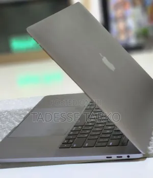 Photo - New Laptop Apple MacBook Pro 2017 16GB Intel Core I7 SSD 512GB