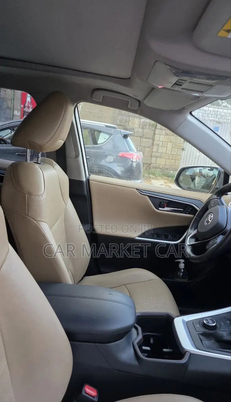 Toyota RAV4 Limited AWD 2023 White