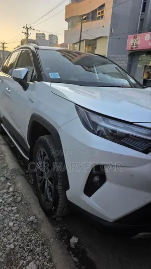 Toyota RAV4 Limited AWD 2023 White