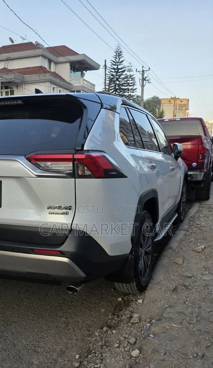 Toyota RAV4 Limited AWD 2023 White