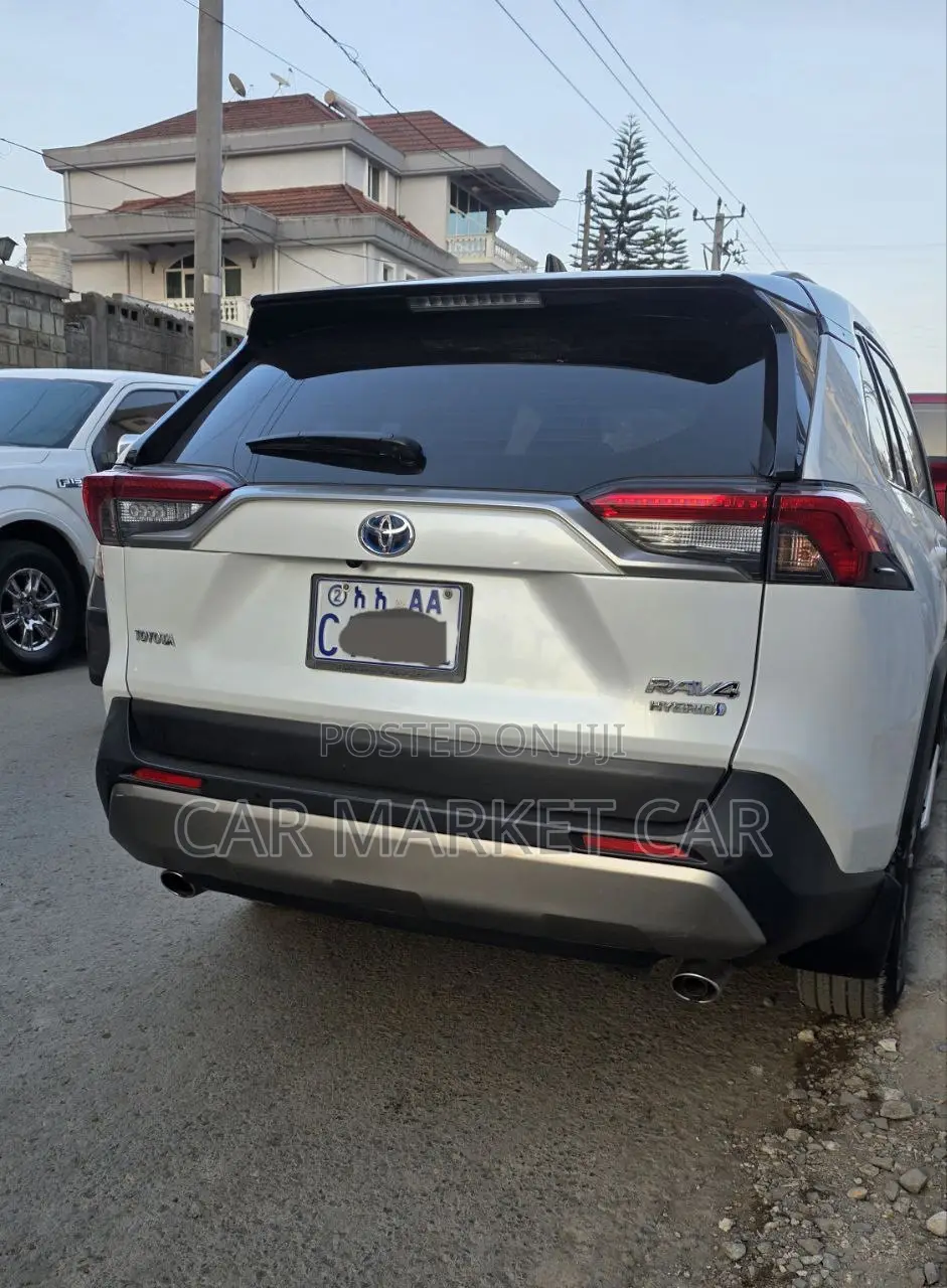 Toyota RAV4 Limited AWD 2023 White