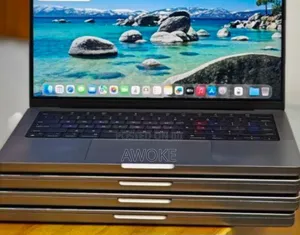 New Laptop Apple MacBook Pro M1 32GB Intel Core I7 SSD 512GB