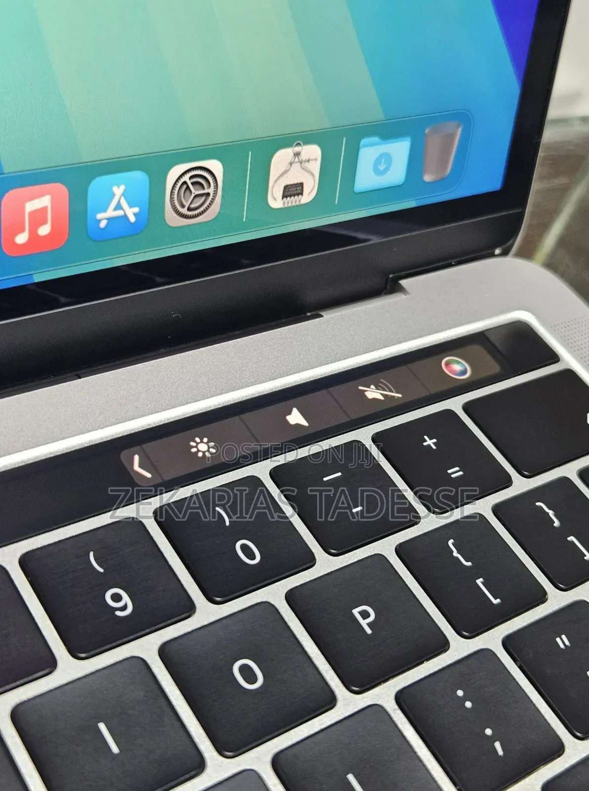 New Laptop Apple MacBook Pro 2019 8GB Intel Core I5 SSD 128GB