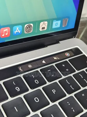 Photo - New Laptop Apple MacBook Pro 2019 8GB Intel Core I5 SSD 128GB