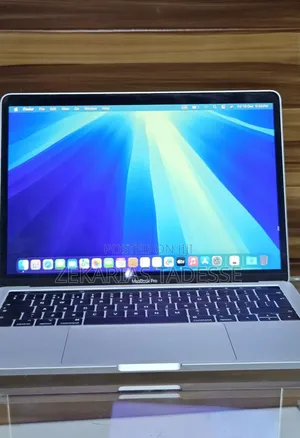 New Laptop Apple MacBook Pro 2019 8GB Intel Core I5 SSD 128GB
