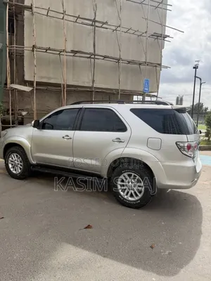 Toyota Fortuner 2.7 AWD 2010 Gold