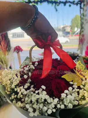 Fresh Red Rose Flowers – Perfect for Gifts Love