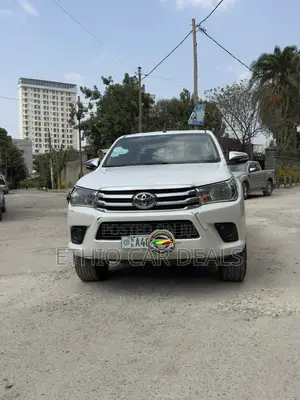 Toyota Hilux Revo Double Cab Deisel 2.4 AWD 2016 White
