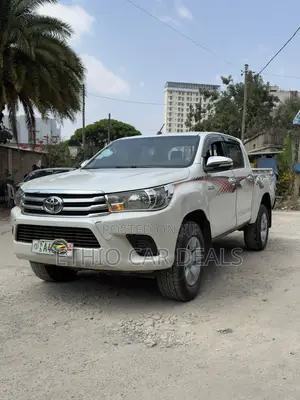 Toyota Hilux Revo Double Cab Deisel 2.4 AWD 2016 White