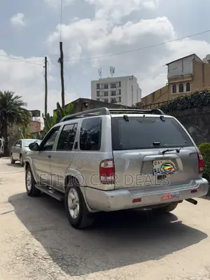 Nissan Pathfinder 2005 Silver