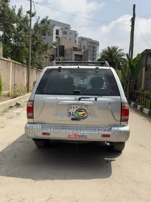 Nissan Pathfinder 2005 Silver