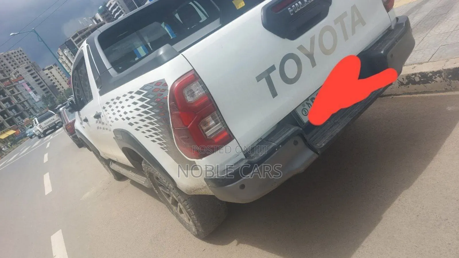 Toyota Hilux 2022 White