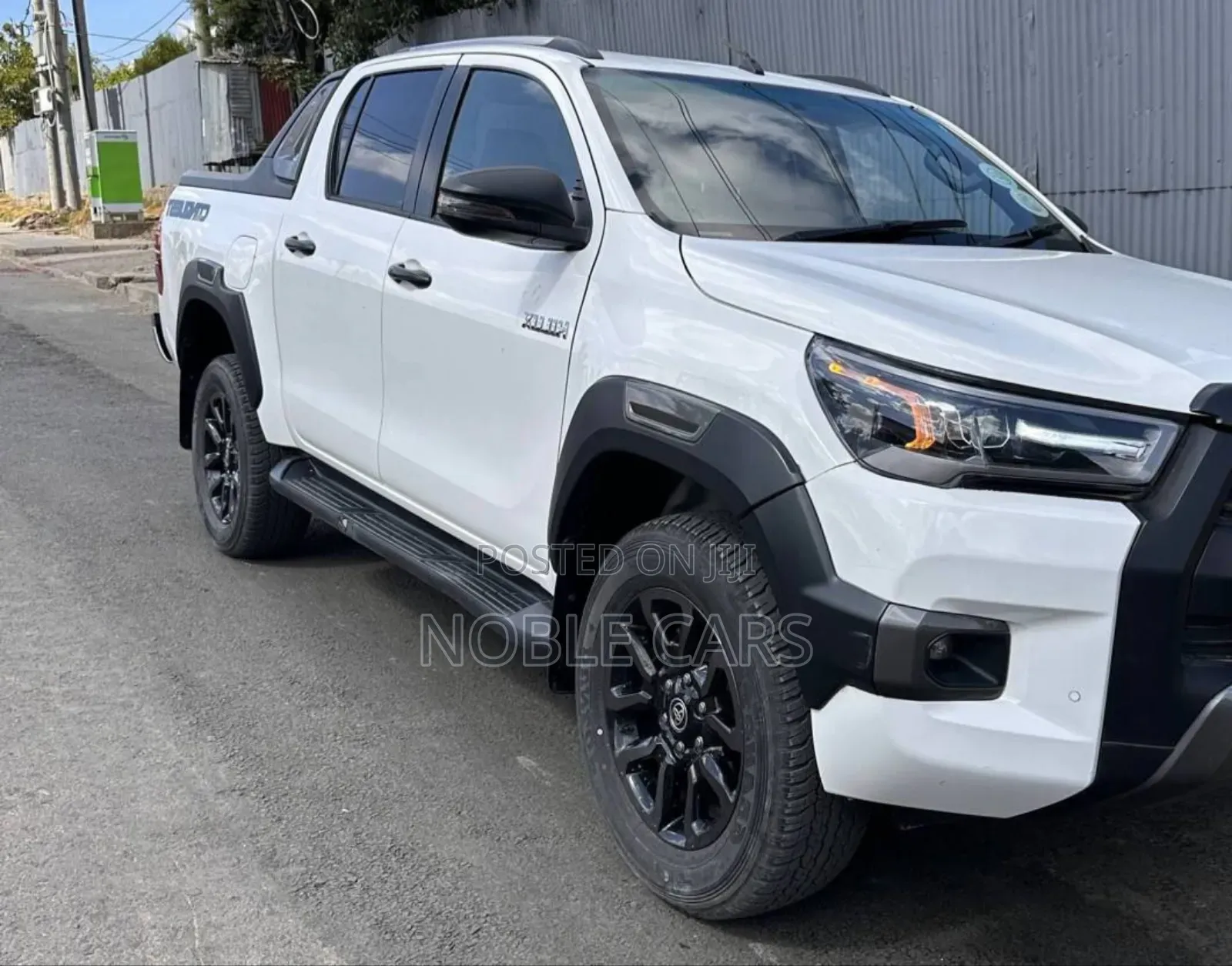 Toyota Hilux 2022 White