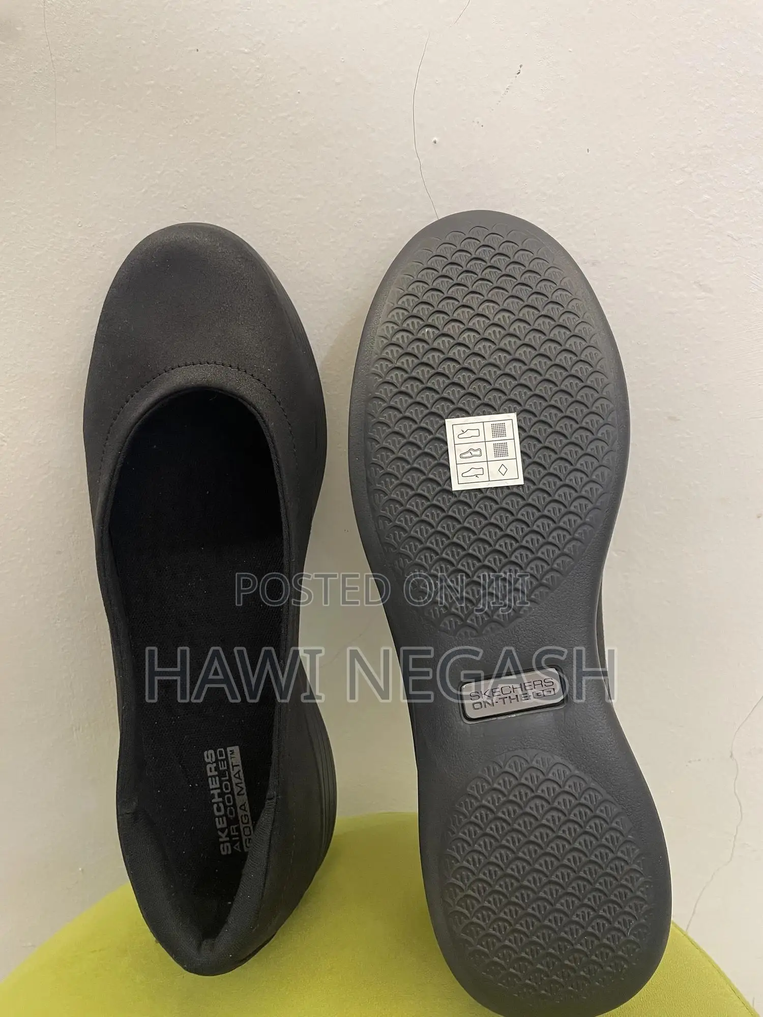 Skechers Black on-the-Go Dreamy Nightout Womens Shoes