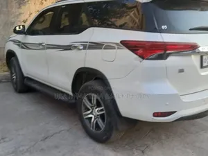 Toyota Fortuner 2019 White