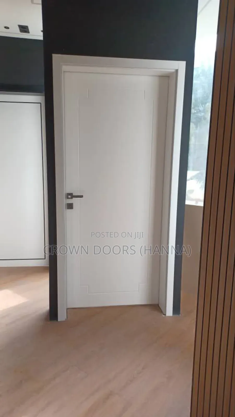 ክራዉን ትልቁ በር ማምረቻ ኩባንያ ከእንጨት ፋይበር,ከተፈጥሮ ድንጋይ የተሰሩ 100% Water Proof Door