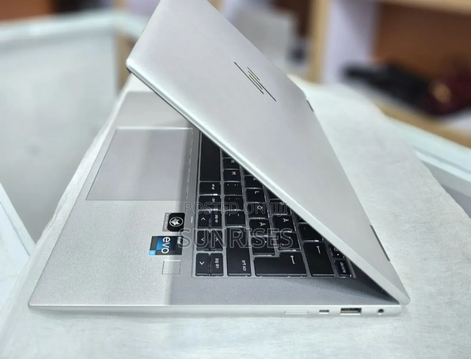 New Laptop HP EliteBook X360 1040 G9 16GB Intel Core I5 SSD 512GB