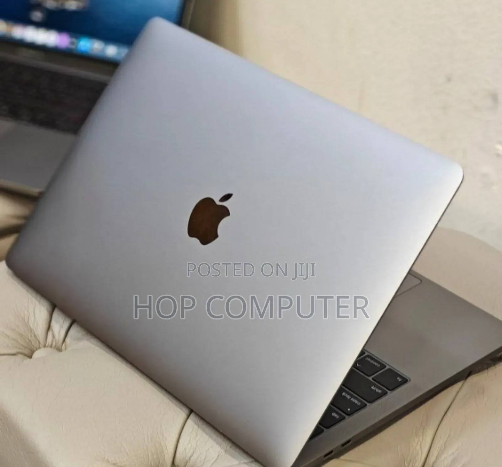 New Laptop Apple MacBook Pro 2019 8GB Intel Core i7 SSD 256GB