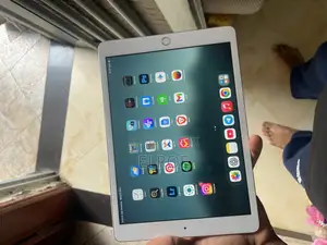 Apple iPad 10.2 (2019) 128 GB Silver