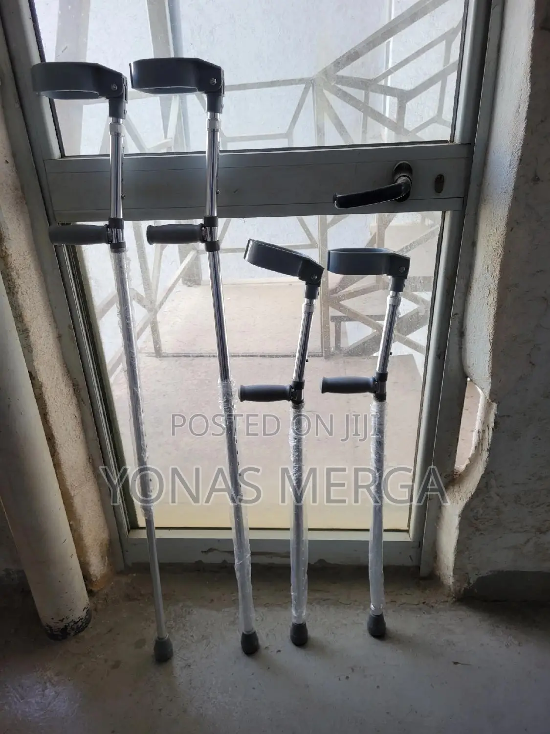 Height Adjustable Crutches鵪旦easy to Carry and Store Without Taking Up