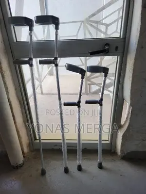 Height Adjustable Crutches鵪旦easy to Carry and Store Without Taking Up