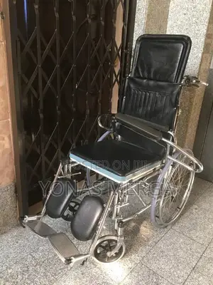 Sleeping Commode Wheelchair膝對and the Chair’S Seat. A Dual Braking