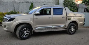 Toyota Hilux 2014 Gray