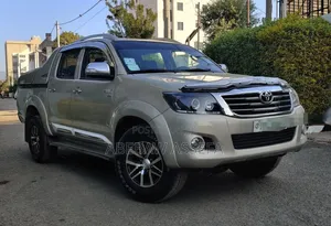 Toyota Hilux 2014 Gray