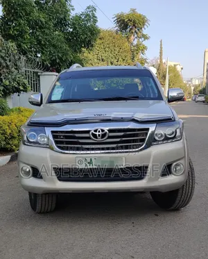 Toyota Hilux 2014 Gray