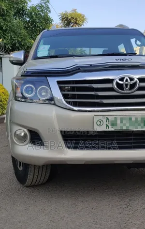 Toyota Hilux 2014 Gray