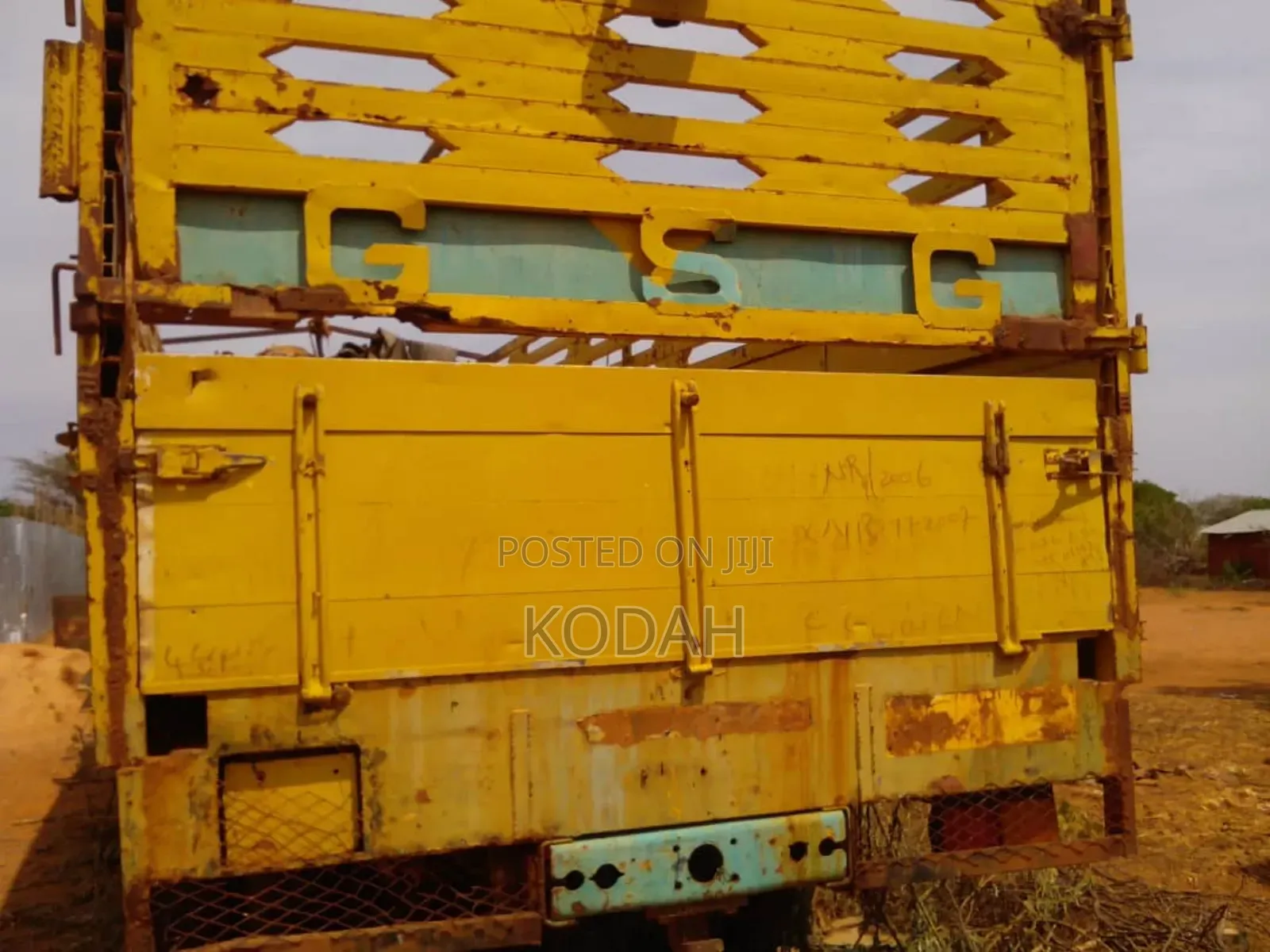 Heavy-Duty Cargo Truck for Sale – Repairable – With Libre Plate