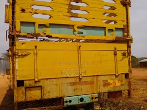 Heavy-Duty Cargo Truck for Sale – Repairable – With Libre Plate