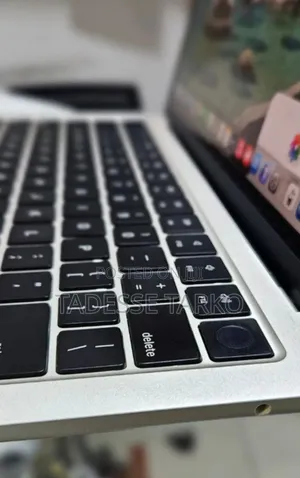 New Laptop Apple MacBook Air 2022 M2 8GB SSD 256GB