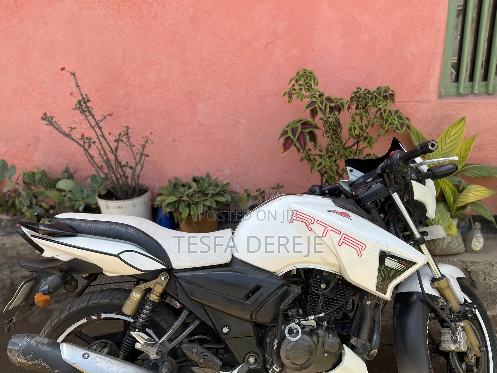 TVS Apache 180 RTR 2021 White