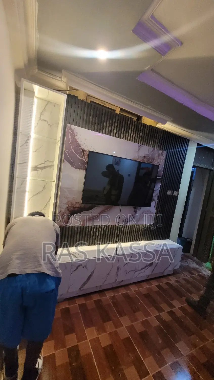 የግርግዳ ቲቪ እስታንድ