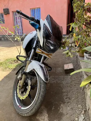 TVS Apache 180 RTR 2021 White