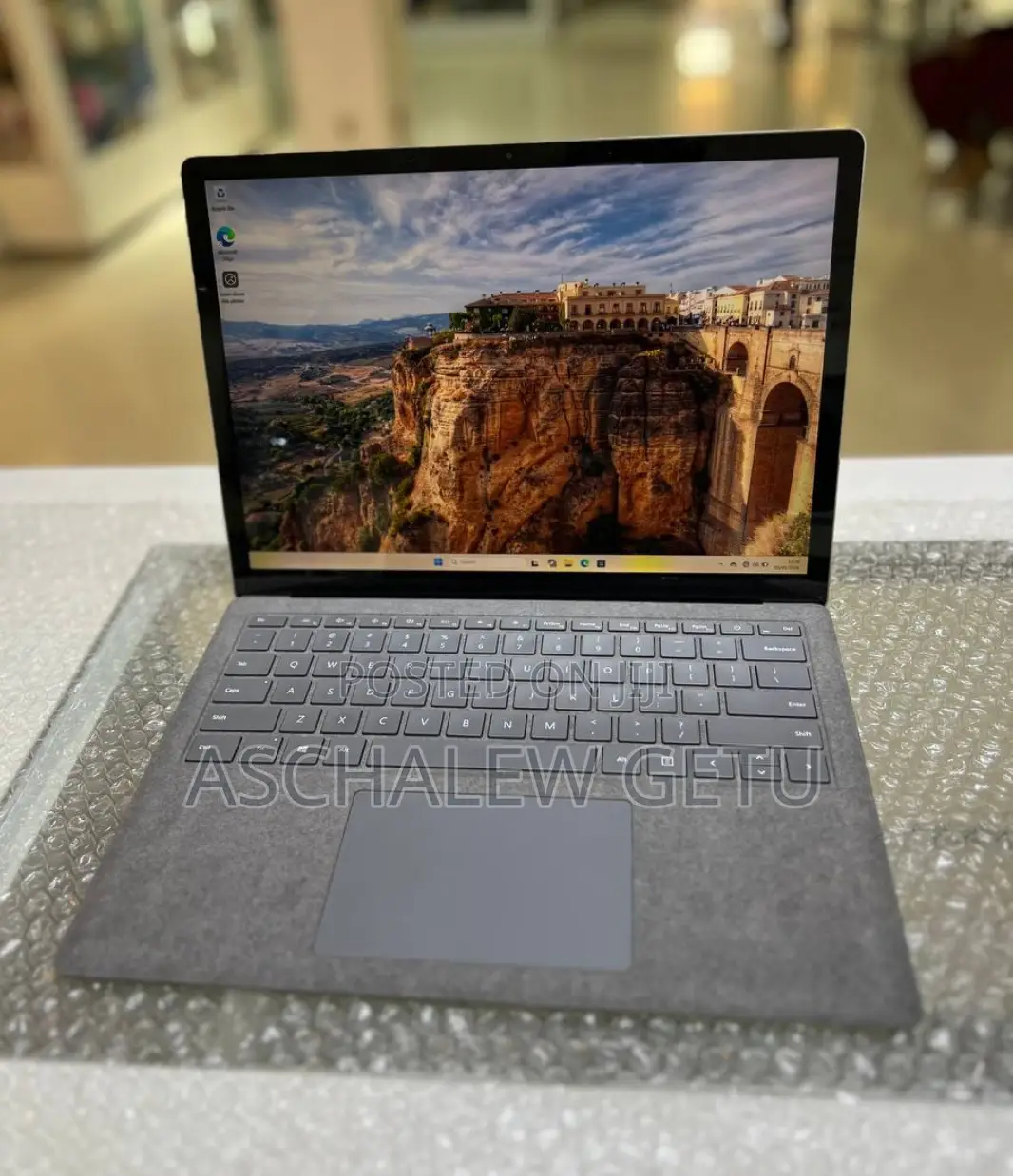 New Laptop Microsoft Surface 16GB Intel Core I7 SSD 256GB