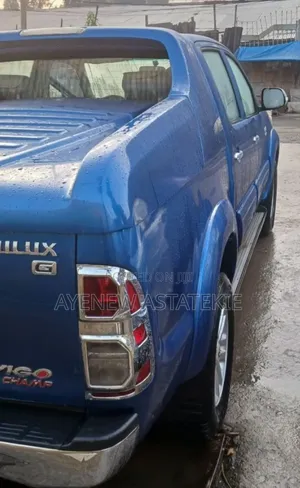 Toyota Hilux 2015 Blue