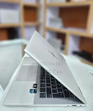 New Laptop HP EliteBook X360 1040 G9 16GB Intel Core I7 SSD 512GB