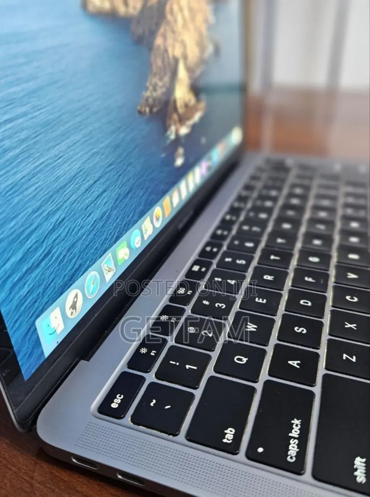 New Laptop Apple MacBook Pro 2019 8GB Intel Core I5 SSD 128GB