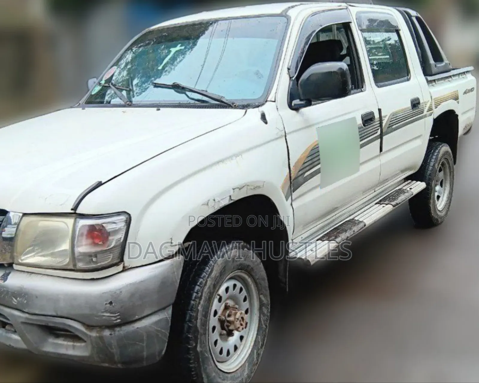 Toyota Hilux 2001 White
