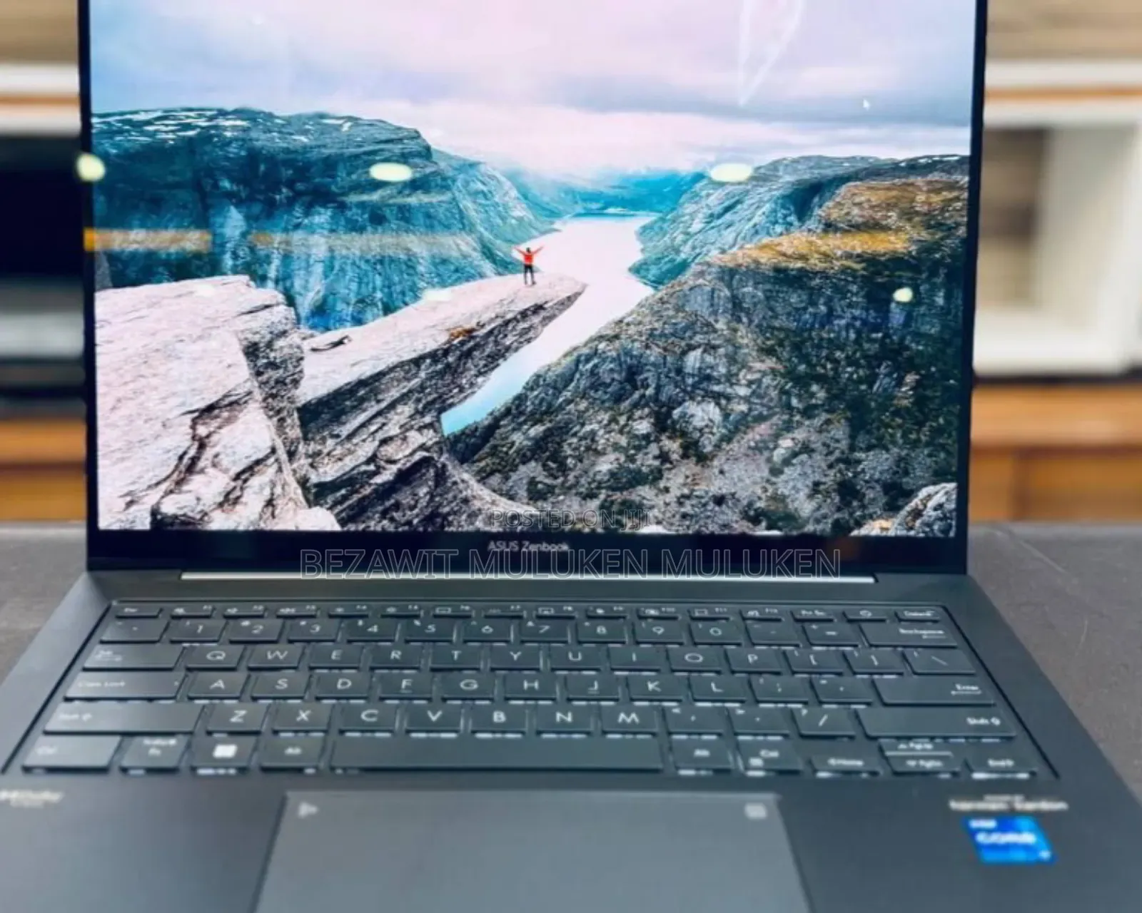 New Laptop Asus ZenBook UX430UA 16GB Intel Core I7 SSD 512GB