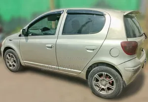 Toyota Vitz 1.0 FWD 5dr 2002 Gold