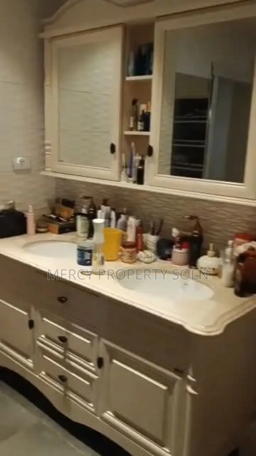 Furnished 7bdrm House in Bole for sale