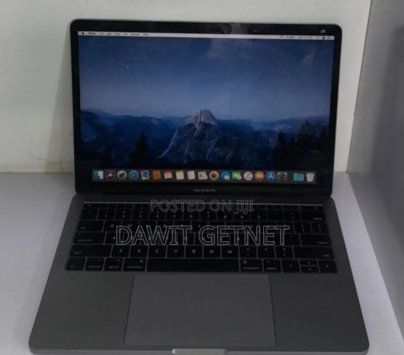 New Laptop Apple MacBook Pro 2017 8GB Intel Core I5 SSD 256GB