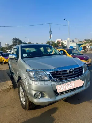 Toyota Hilux 2012 Gold