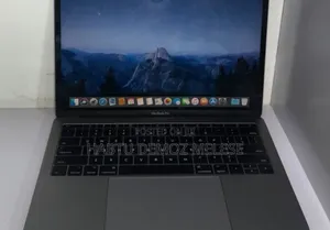 New Laptop Apple MacBook Pro 2017 8GB Intel Core I5 SSD 256GB