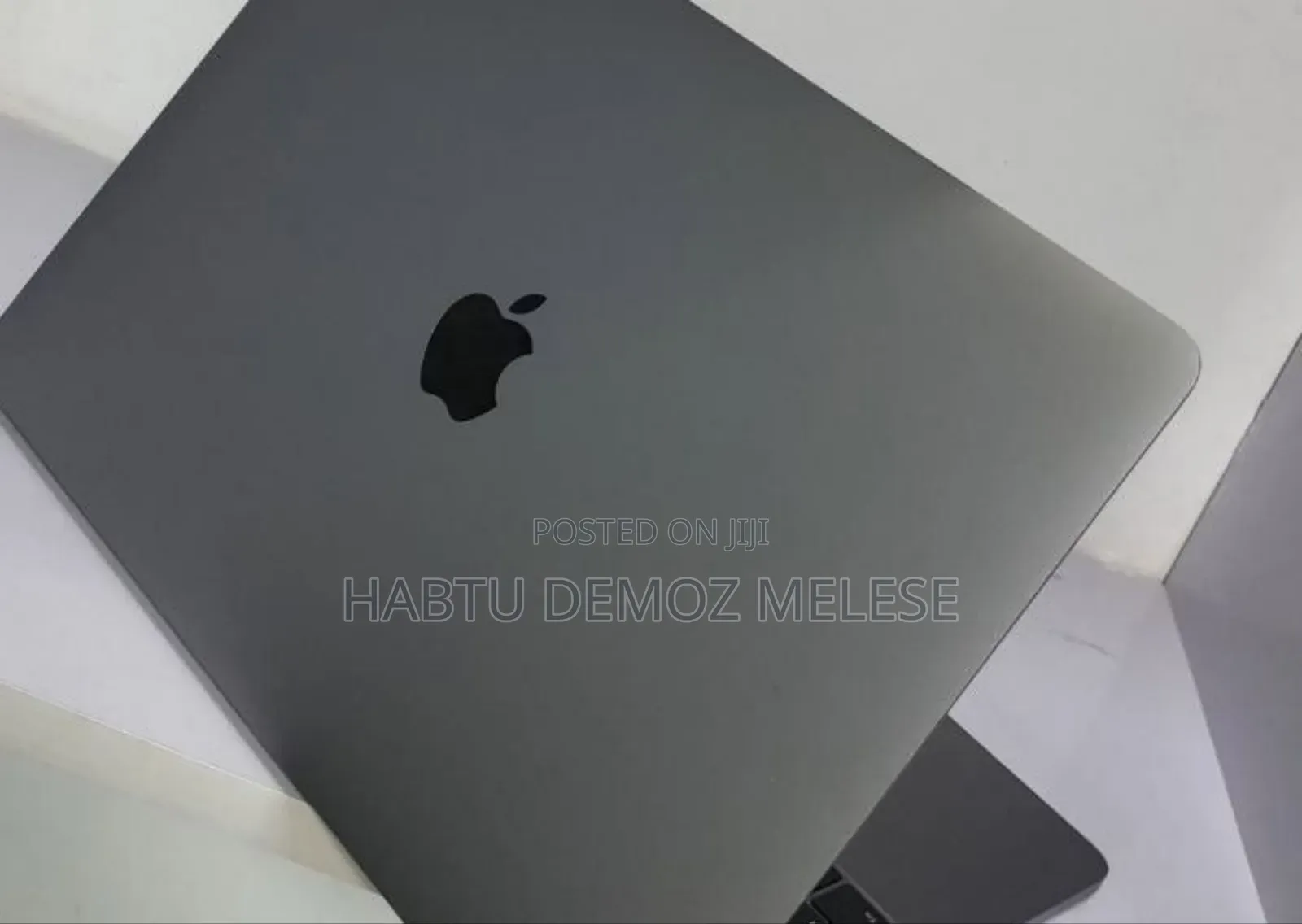 New Laptop Apple MacBook Pro 2017 8GB Intel Core I5 SSD 256GB